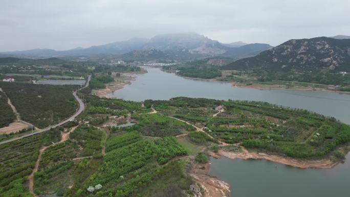 航拍水鸟水库山间公路乡间小路湖面山水风光