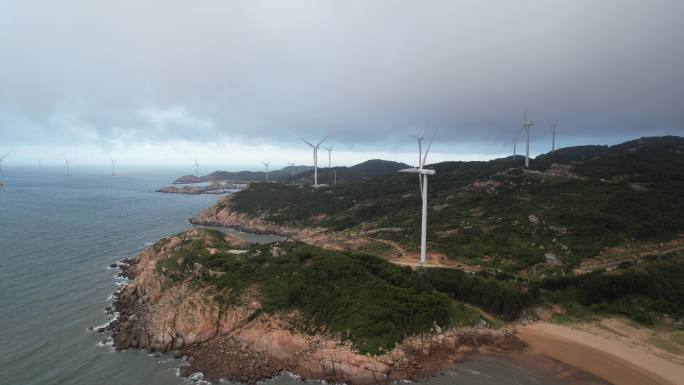 4k海岛沙滩风力发电航拍