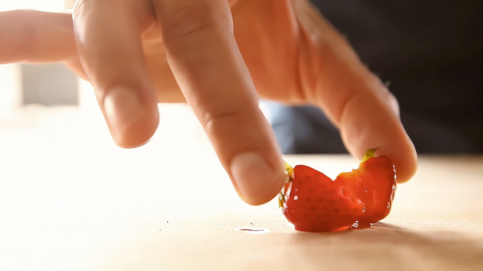 切草莓洗草莓