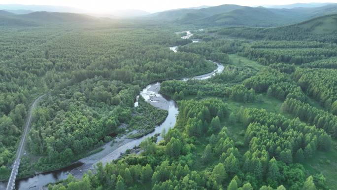 航拍大兴安岭山谷河湾风景