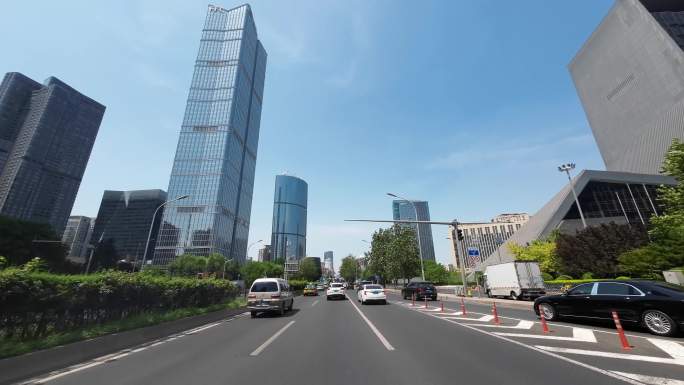 开车行驶在北京国贸CBD城市地标建筑