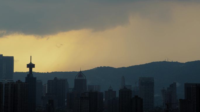 暴雨洗刷长沙岳麓山