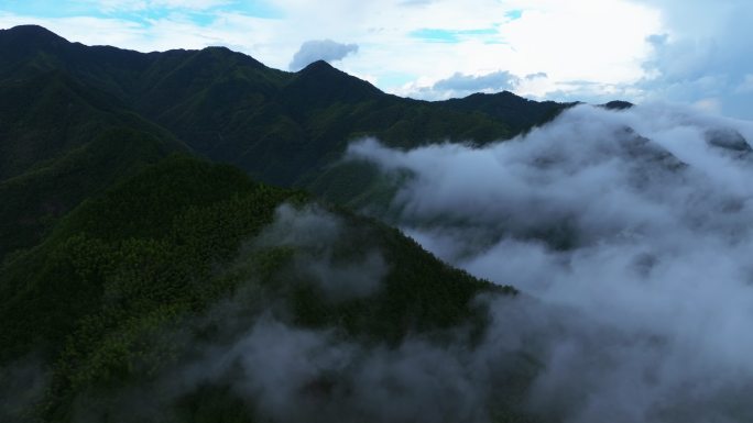山脉云层航拍实拍4K