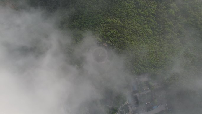 江苏张家港金港镇香山平流雾