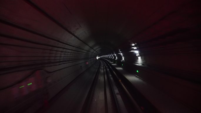 武汉地铁五号线地铁隧道第一视角穿梭