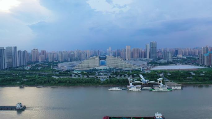 航拍武汉国博中心