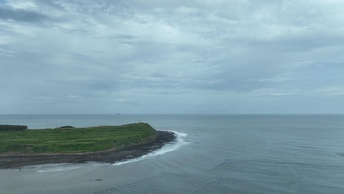 海上小岛航拍大海岛屿海岸线风景自然风光