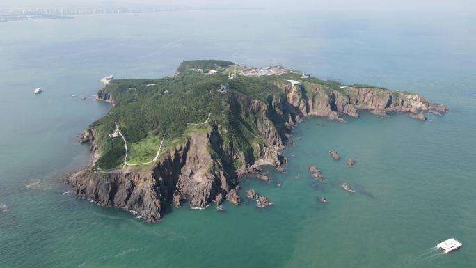 夏季高空航拍俯瞰山东荣成鸡鸣岛