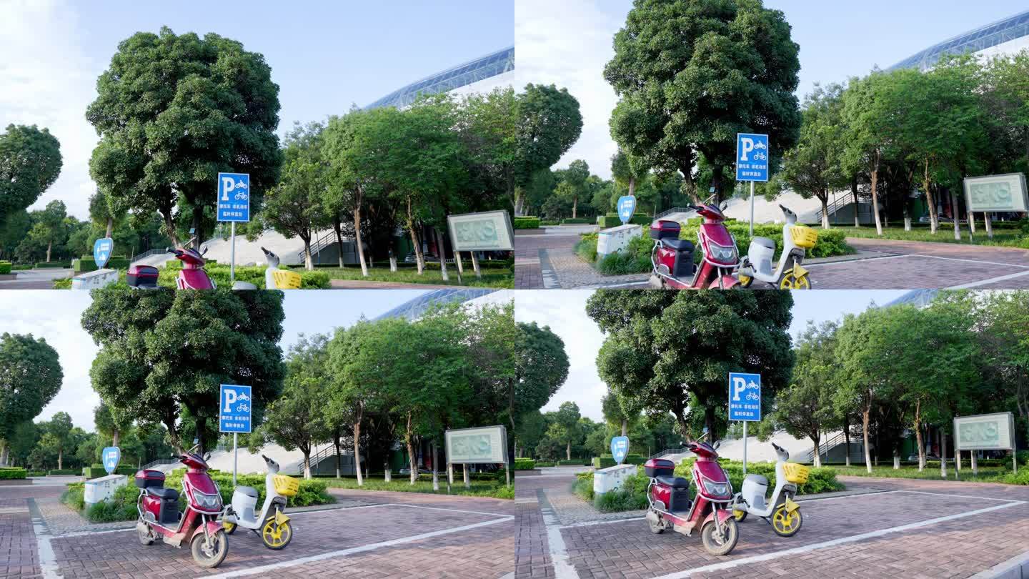 公园摩托车自行车停放处