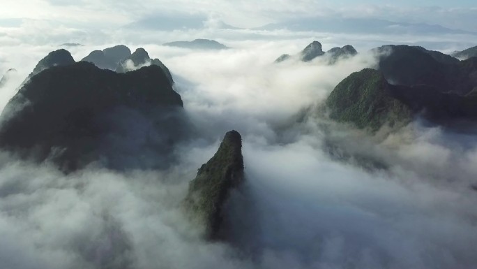 航拍山峰晨雾 云雾升腾