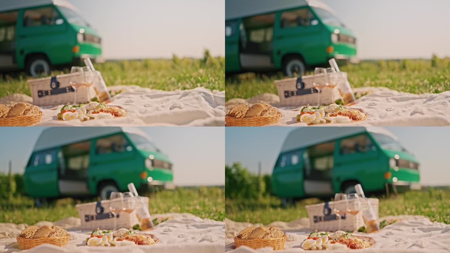 SLO MO野餐完美:食物，酒，面包篮在葡萄园附近的汽车之家毯子