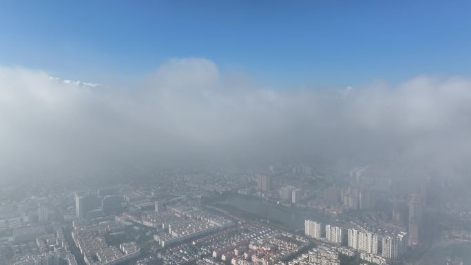航拍云雾缭绕下的建水县城