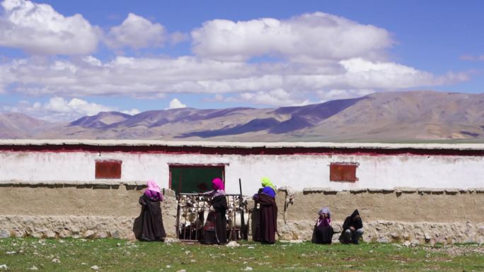 带头巾 女性 藏族女性女性戴头巾遮挡太阳