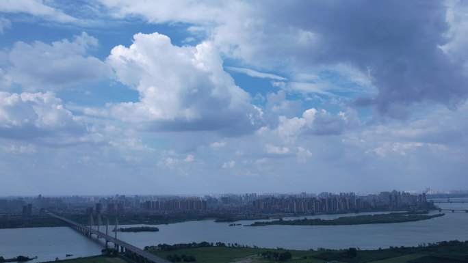 襄阳汉江城市古城蓝天白云风光延时摄影