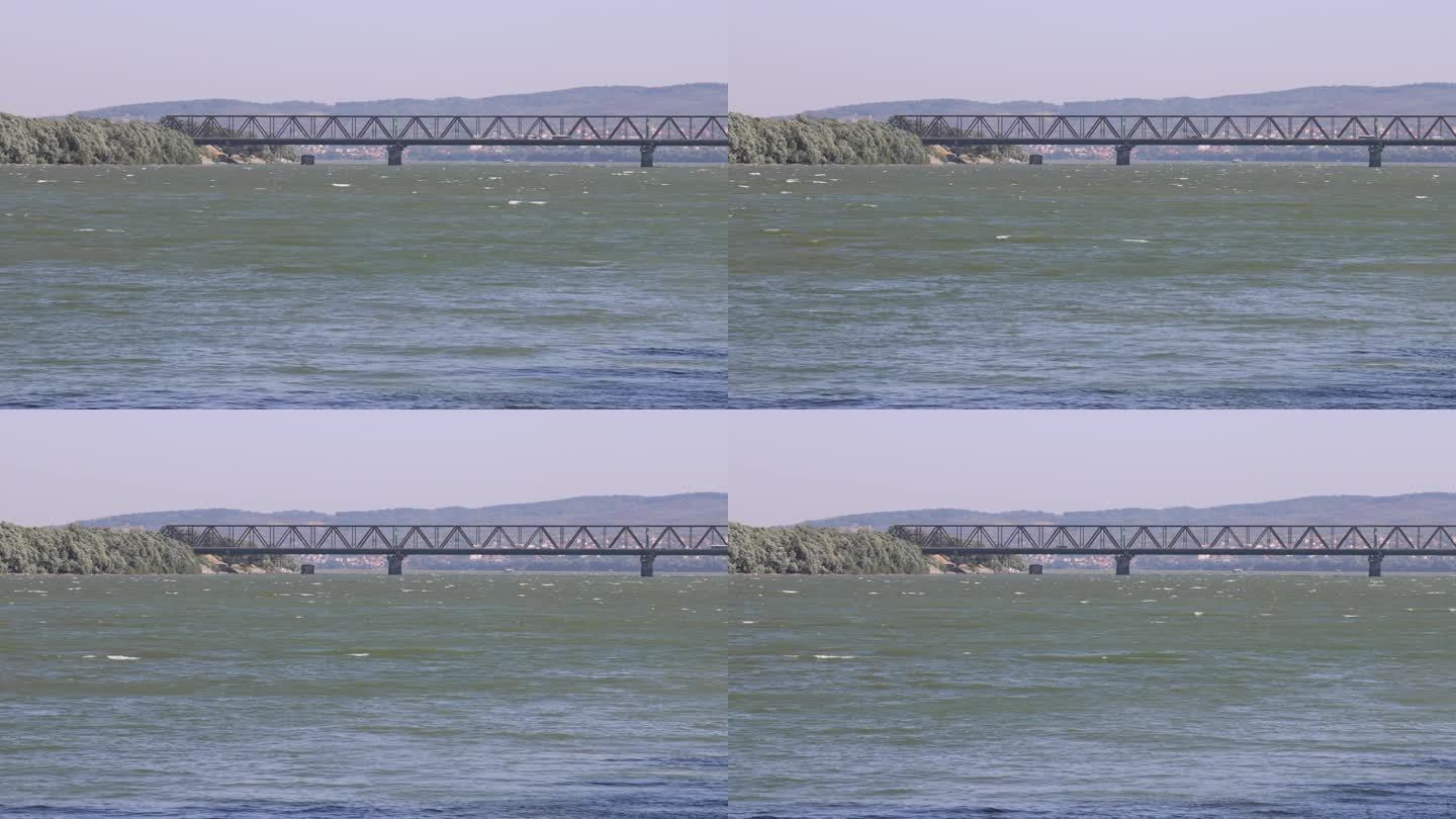 多瑙河上的潘切沃大桥