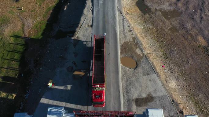 交通运输 交通要道 货车 草原 公路汽车