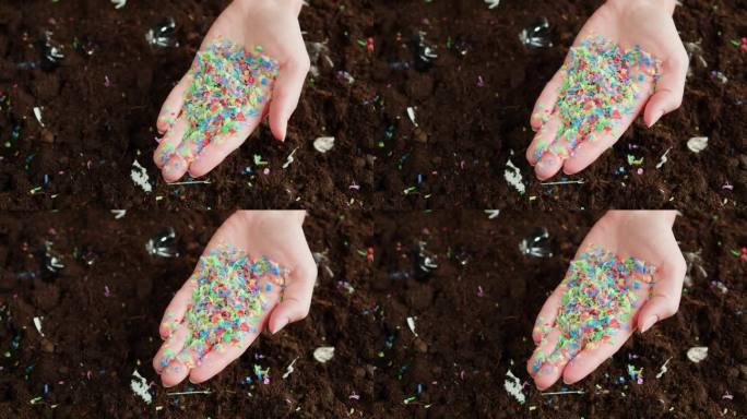 微塑料污染地球，塑料颗粒在土壤中的特写，持有垃圾和垃圾，环境生态问题。全球变暖和气候变化。