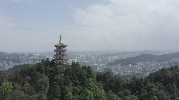 遵义市航拍大景凤凰山森林公园红色城市