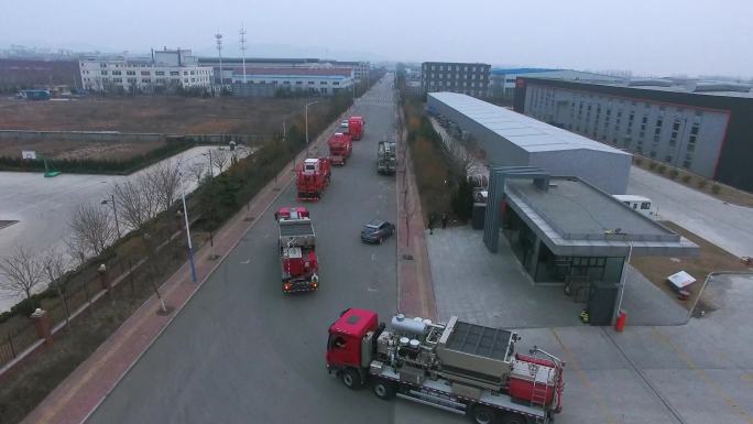 公路行驶 货物运输 蜿蜒崎岖