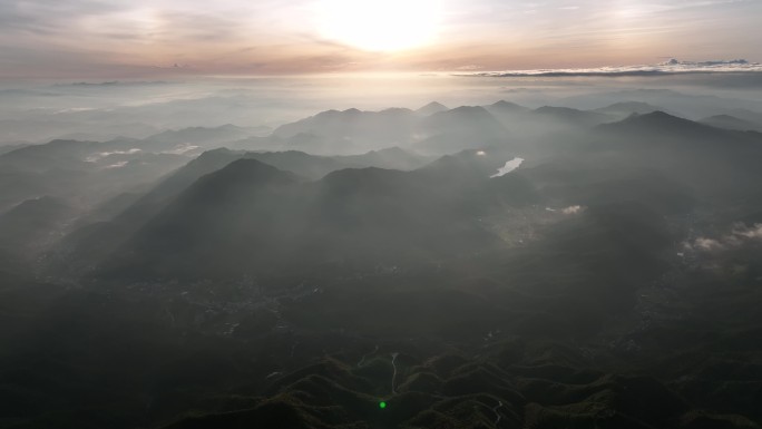 广东 罗定风车山 日出 云海 光芒万丈