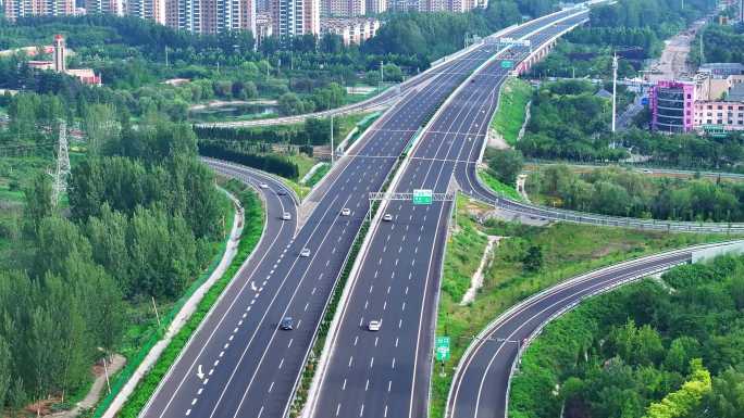 航拍京台高速公路枣庄升级改造后的高速公路
