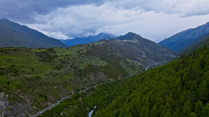 四姑娘山镇的地形地貌