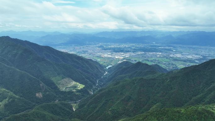 航拍浙江丽水松阳山谷乡村田园风光