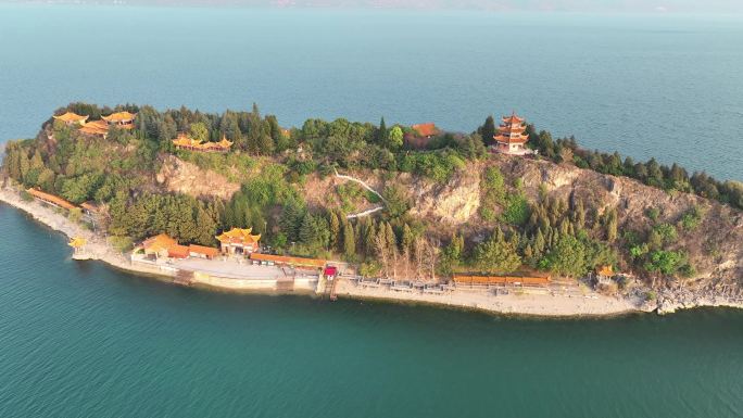 云南澄江抚仙湖中的孤山岛4K航拍！