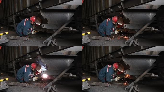 电焊工人焊接火车货车车辆维修车间焊花飞扬