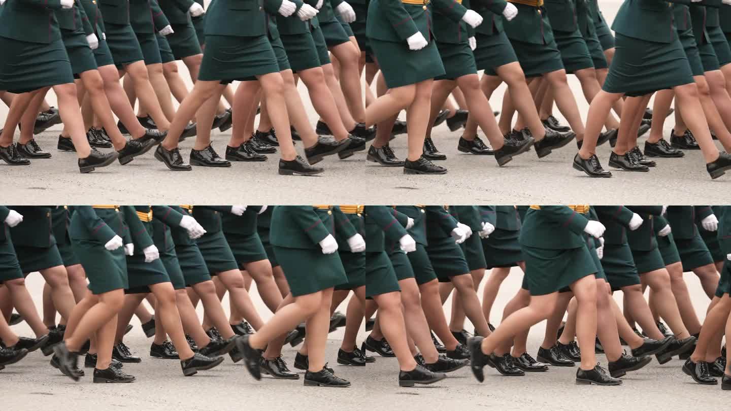 Femeinist权利。女兵在走路。美丽的女军人。军队制服