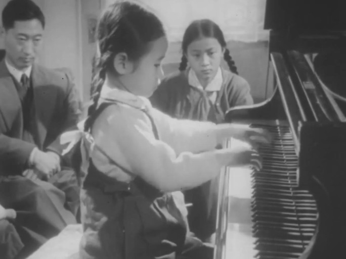 小女孩弹钢琴 5060年代