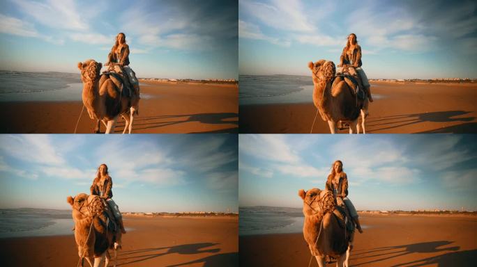 女游客在海滩骑骆驼玩得很开心