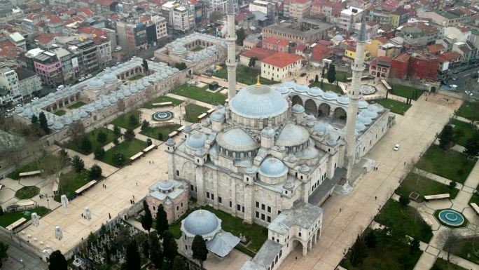 土耳其伊斯坦布尔法提赫清真寺放大并飞回拍摄