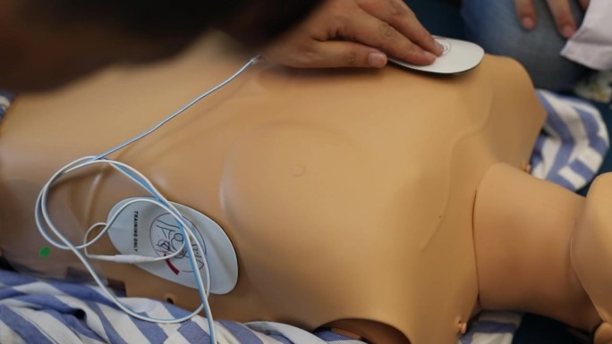 人工呼吸教学与心肺复苏假人CPR全流程