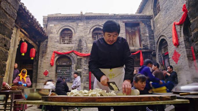 婚礼喜事上切豆腐做饭