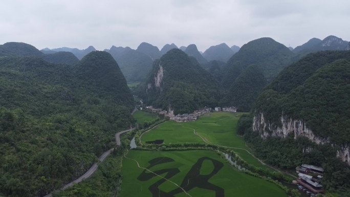 航拍贵州喀斯特地貌大气风光景色