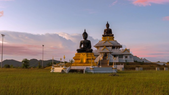 泰国宋卡佛教省的一尊佛像的夕阳景