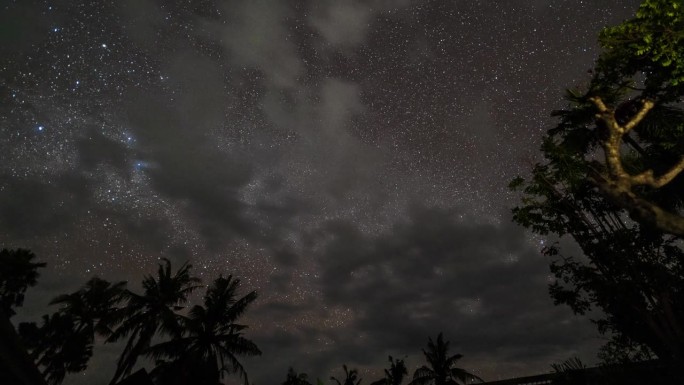 在印尼巴厘岛的Nyepi日拍摄的星空星空