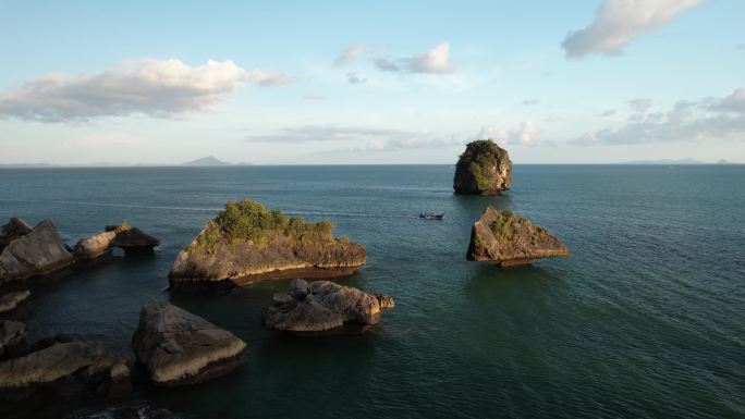 泰国甲米莱雷海滩日落航拍自然风光