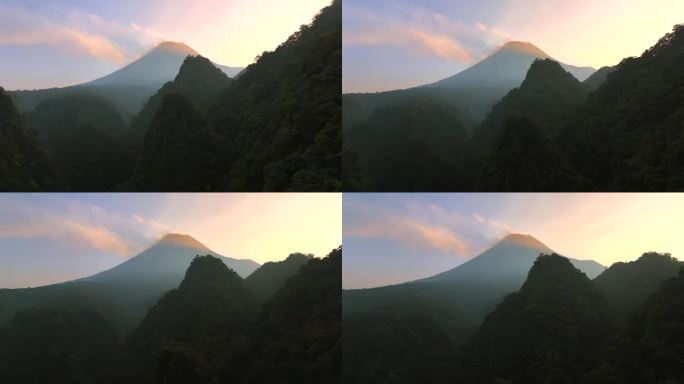 鸟瞰印尼爪哇默拉皮火山喷发的日出景象