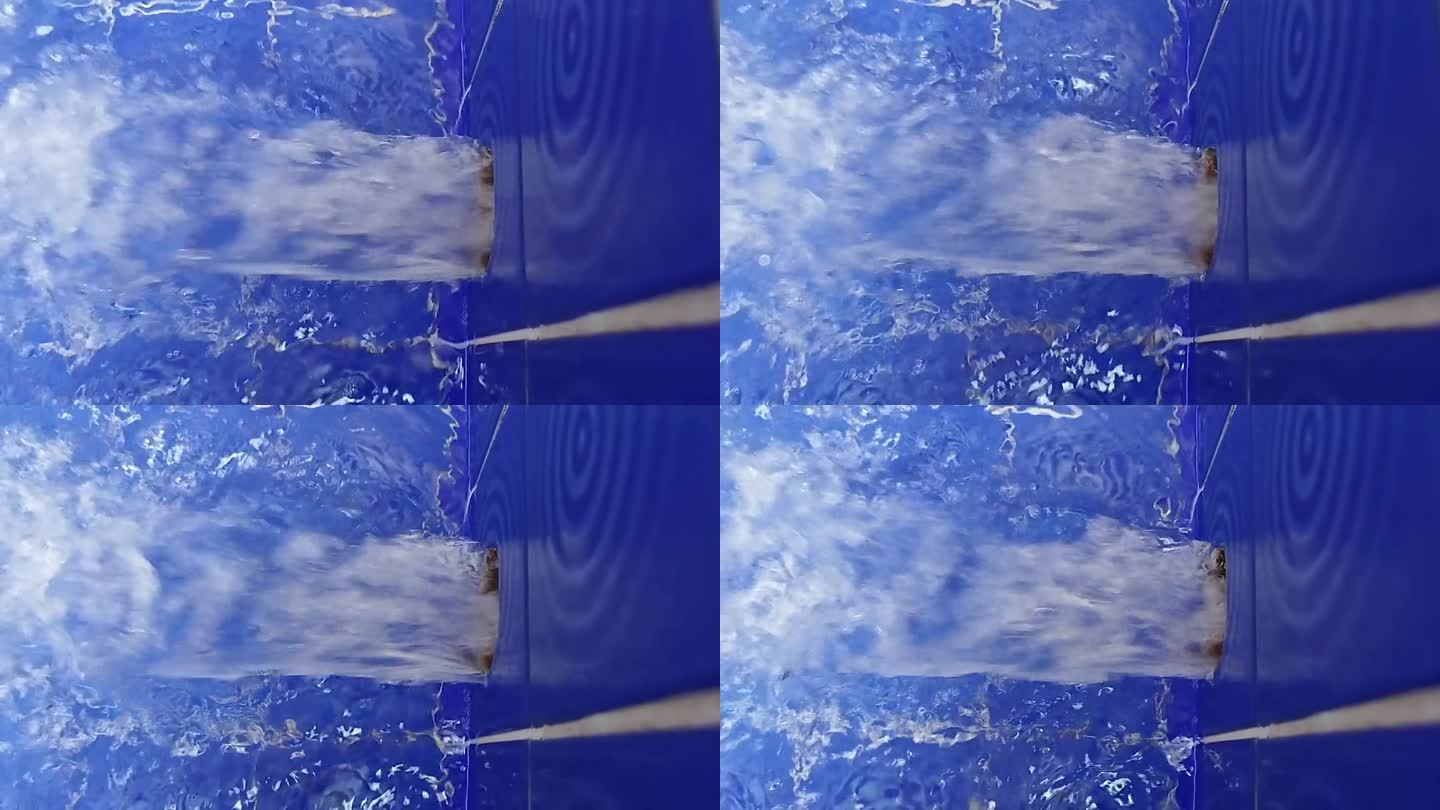 视频画面显示，水从过滤系统流出，流回游泳池。