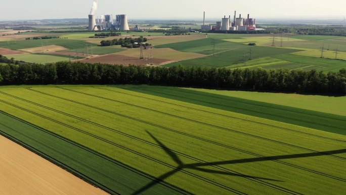 德国发电风力涡轮机vs煤电厂