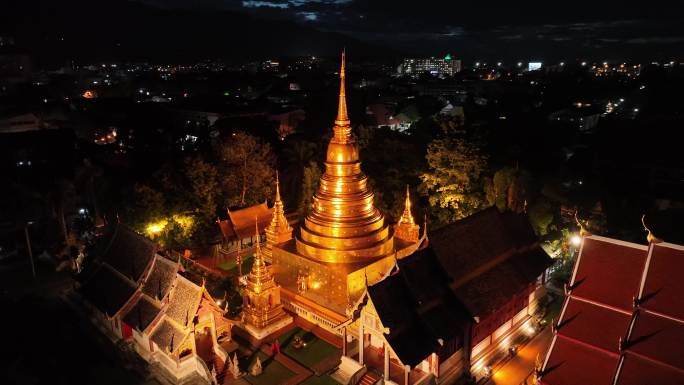 原创 泰国清迈古城帕辛寺寺庙夜景航拍风光