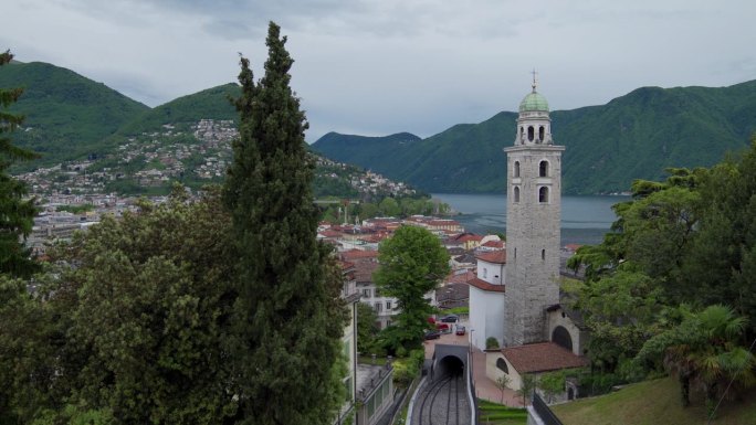 瑞士卢加诺钟塔火车道铁轨美景风光