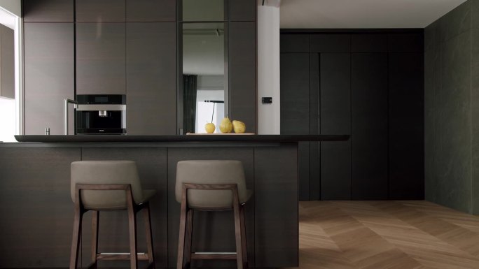 真正的公寓极简主义厨房。现代餐桌和现代椅子