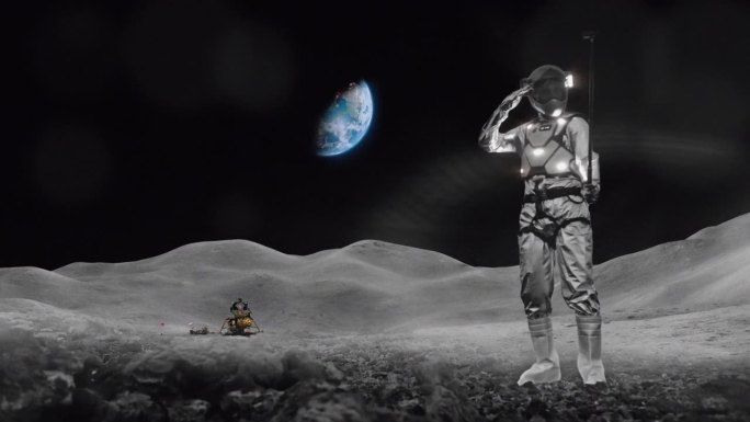 独自在月球上的宇航员。在遥远的天空和月球基地与地球自拍