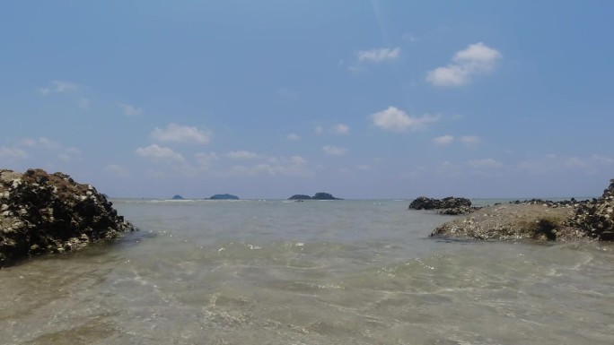 库存视频海滩海岩