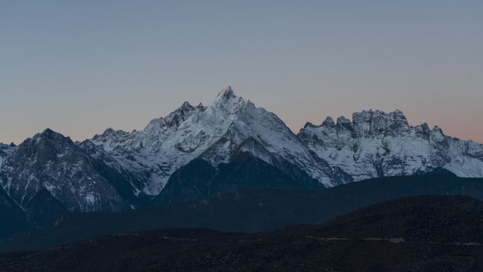 梅里雪山缅茨姆峰日照金山延时摄影