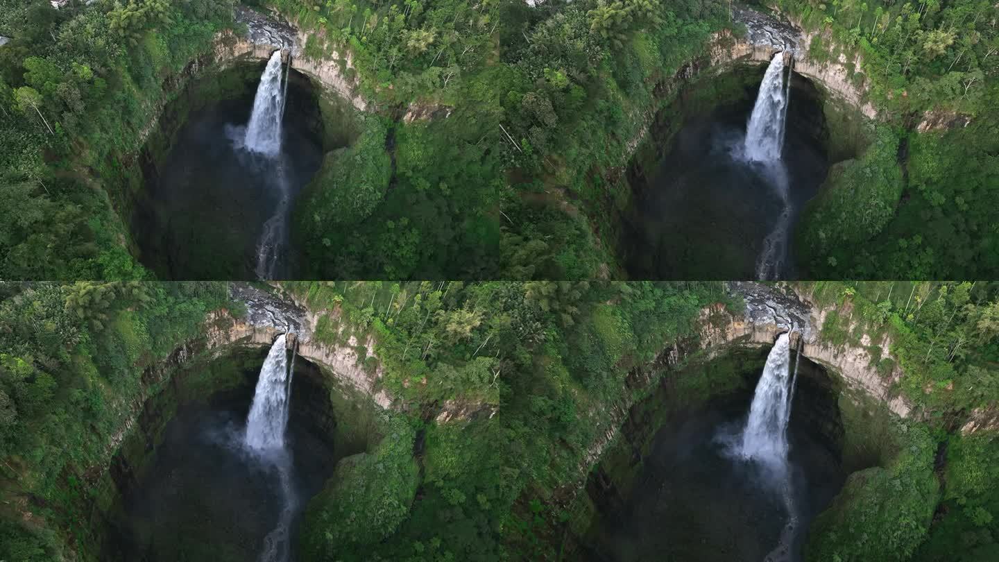 鸟瞰位于印尼玛琅附近的东爪哇Coban Sriti瀑布