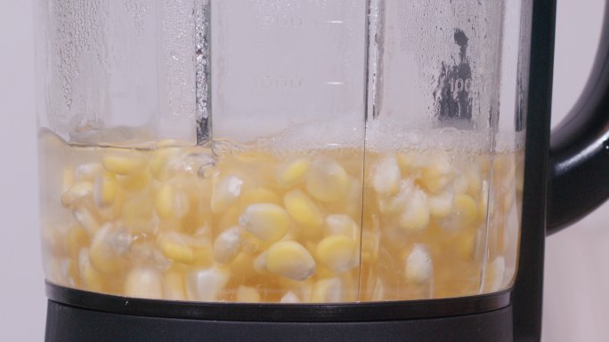 剥玉米榨玉米汁25帧率